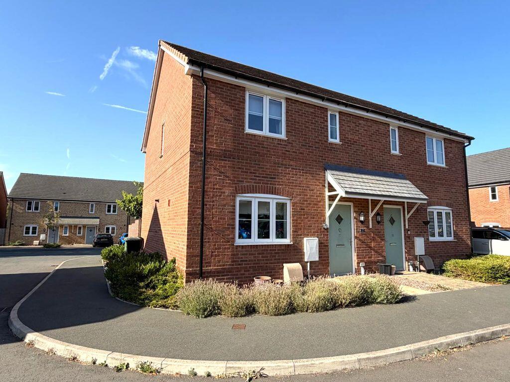 2-bed semi-detached on Chapel Road, Hereford, £108,000