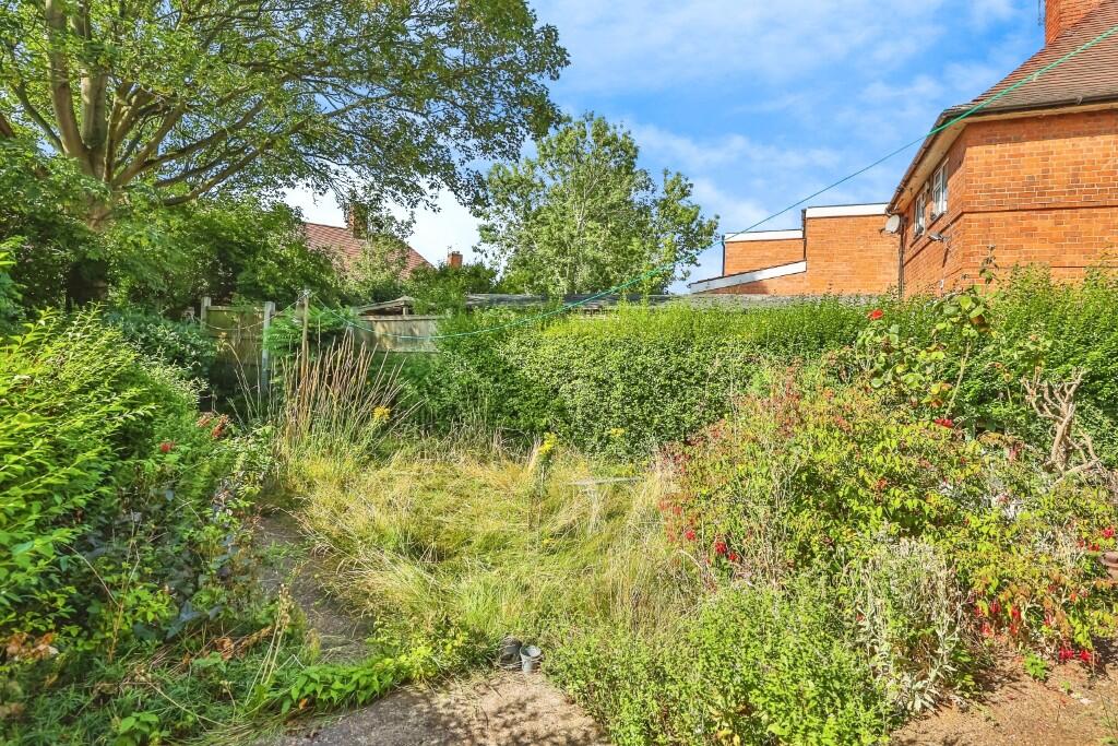 3 bedroom semi-detached house for sale in Minver Crescent, Nottingham, Nottinghamshire, NG8 - View 4