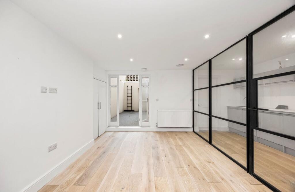 Basement Flat, 76a Lansdowne Place, Hove, BN3 1FH photo 4