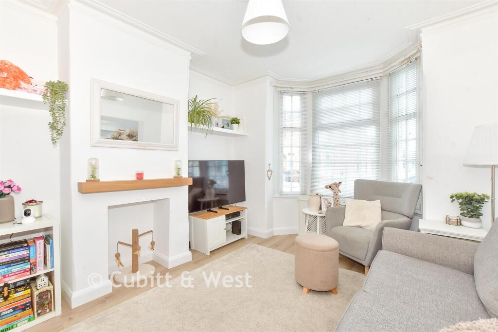 Catisfield Road, Southsea, Hampshire photo 3