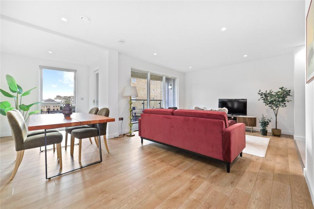 Main image of property: Vitruvian Court, E14