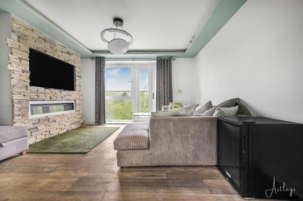Apartment in Swansea, Bon-y-maen - View 3