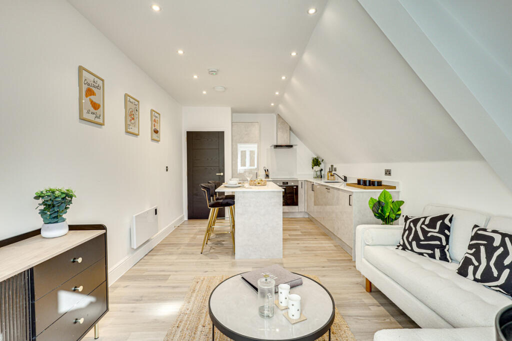 Apartment in Castle Point, Bread and Cheese Hill, Benfleet - View 3