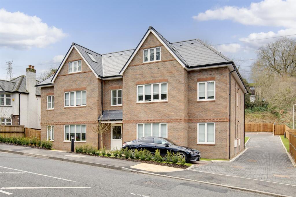 Main image of property: Altus, Flat 4, 132-134 New Road, High Wycombe