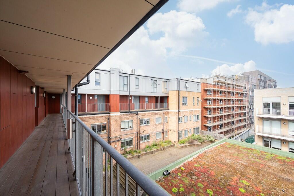 Apartment in London - More