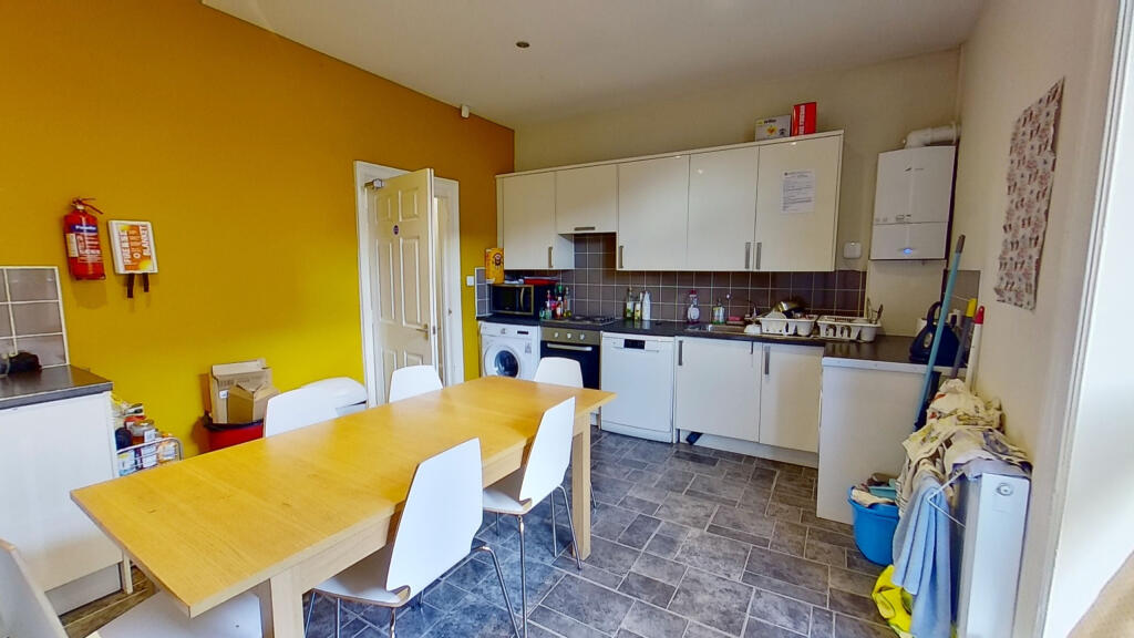 House in Leeds - View 2