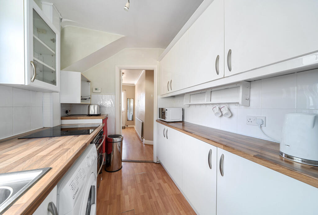 House in Croydon - View 3
