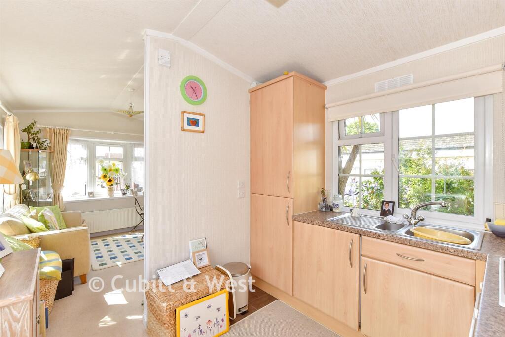 House in Chichester, Southbourne - View 5