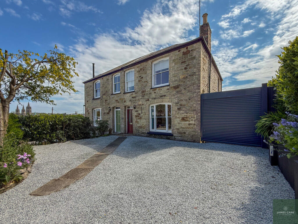 Main image of property: Chapel Hill, Truro, TR1