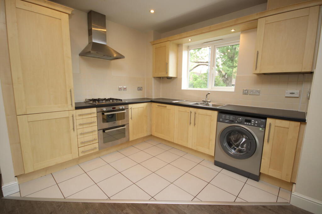 Apartment in Slough - View 4