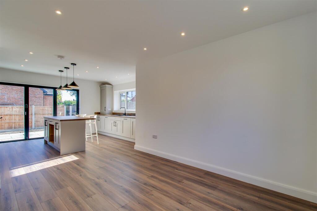 House in Wakefield - View 5