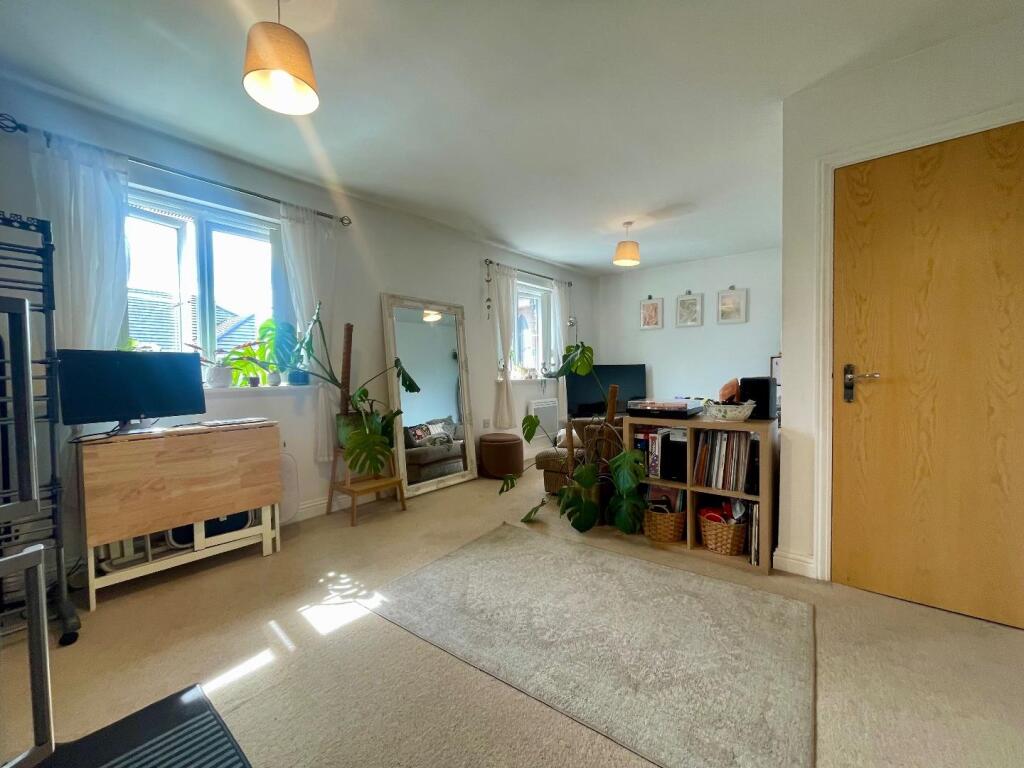 Apartment in Northampton, West Northamptonshire - View 5