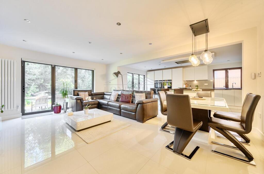 House in Harrow - View 5