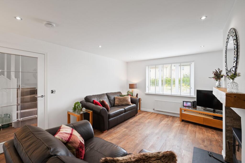House in East Calder, Calderwood - View 5