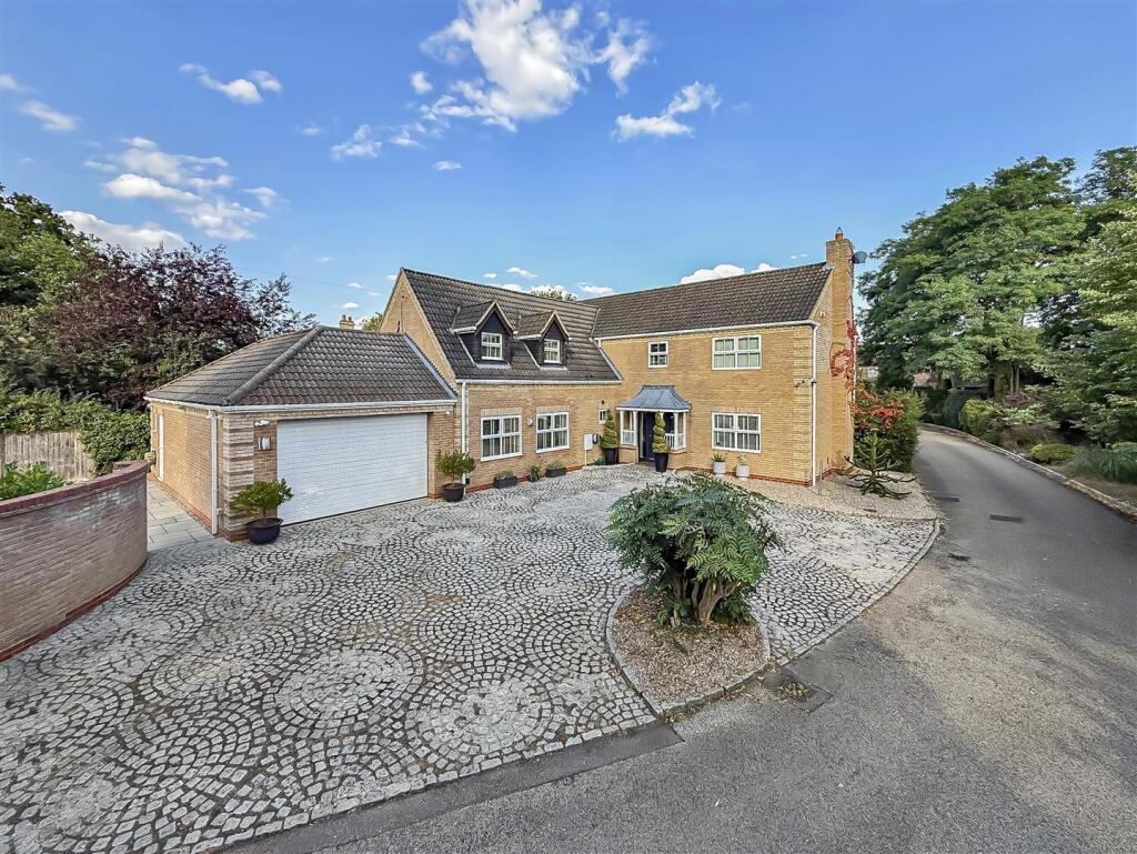 5-bed detached on Moorfield, Harston, Cambridge, £1,300,000