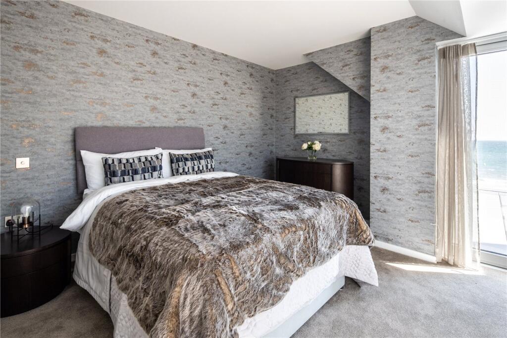 Apartment in Grouville, La Rocque - More
