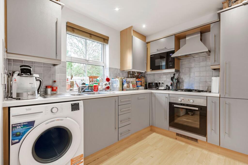 Apartment in London - View 3