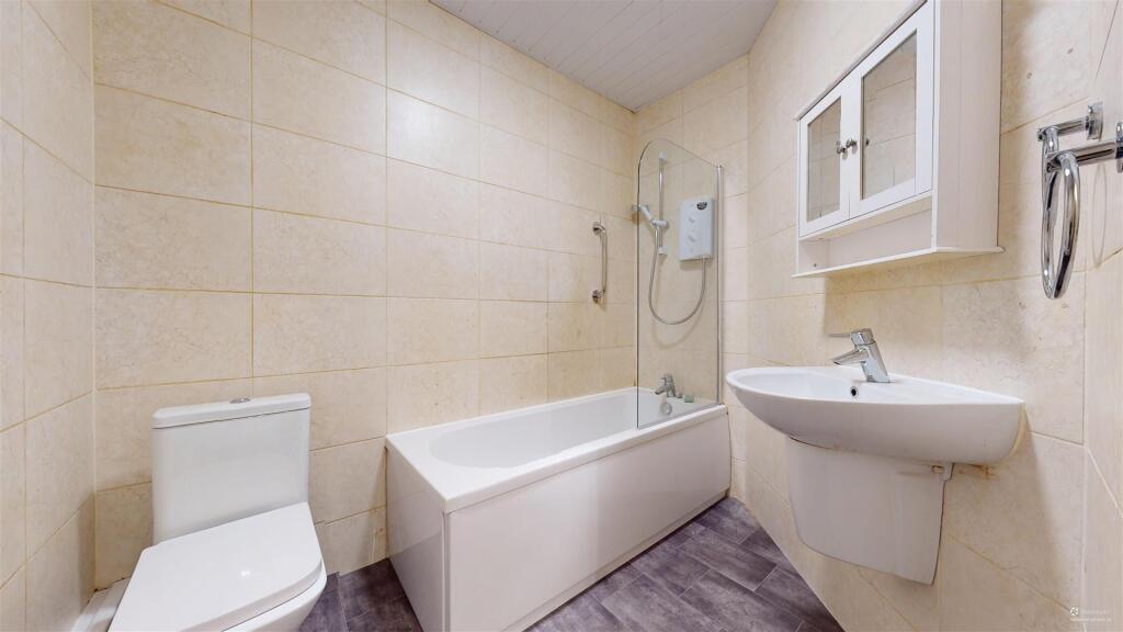 Apartment in Warrington - More