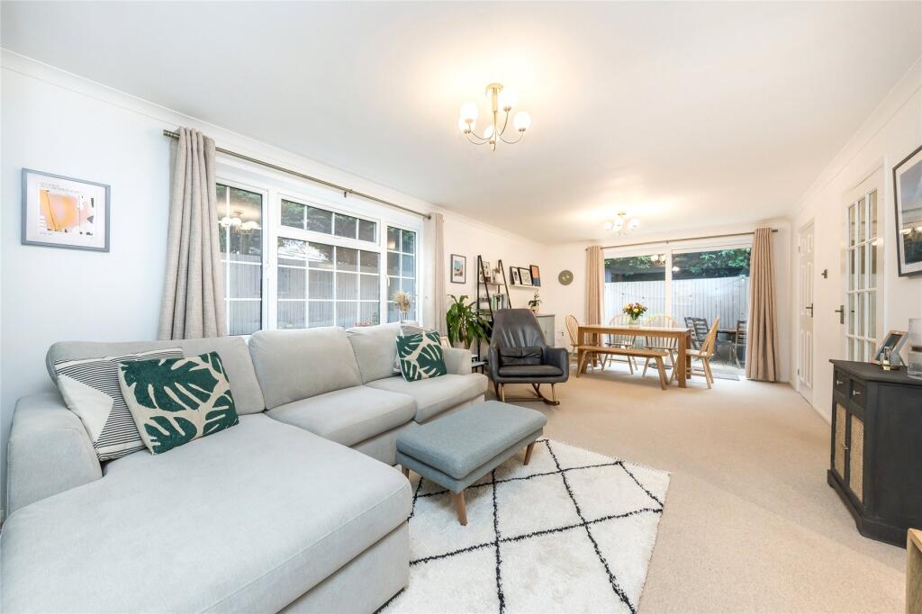 Field Place, Liphook, Hampshire, GU30 photo 3