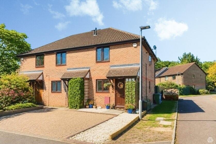 Main image of property: Barley Mead, Warfield, Bracknell, Berkshire, RG42