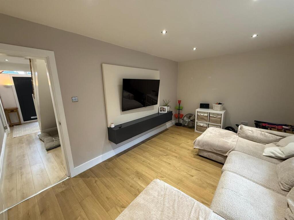House in Dudley, West Midlands - View 4