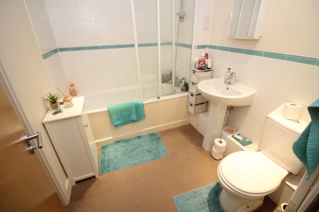 Apartment in Dartford, Swanscombe and Greenhithe - View 4