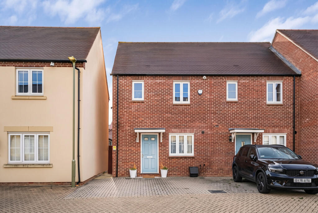 Main image of property: Stratford Way, Bicester, OX26