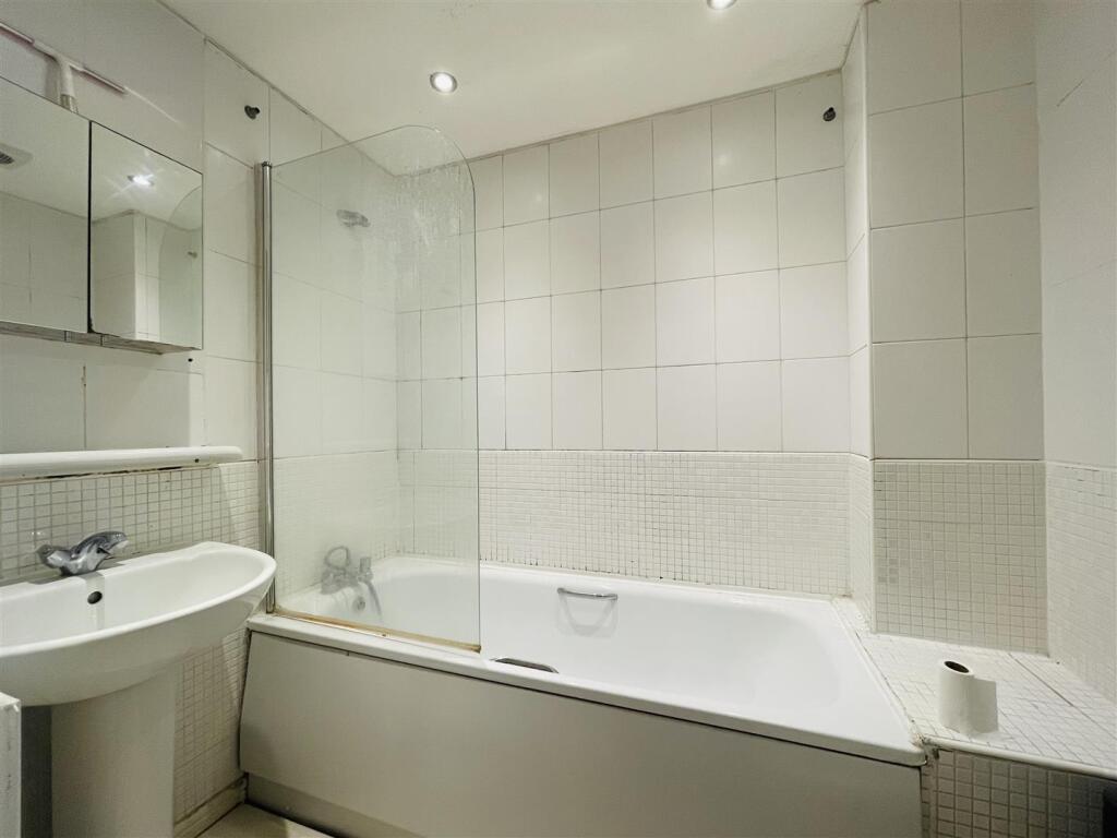 5 bedroom terraced house for rent