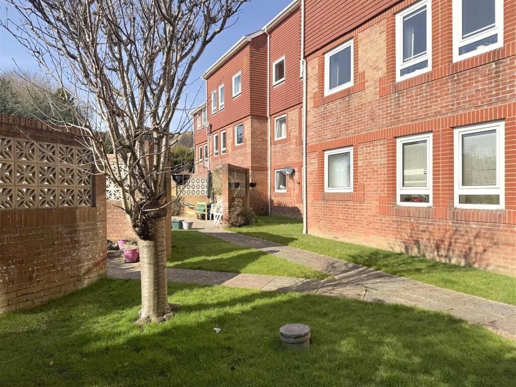 Apartment in Bexhill-on-Sea, Collington - View 5