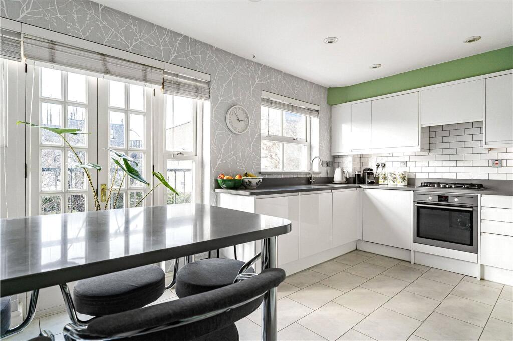 House in London - View 2