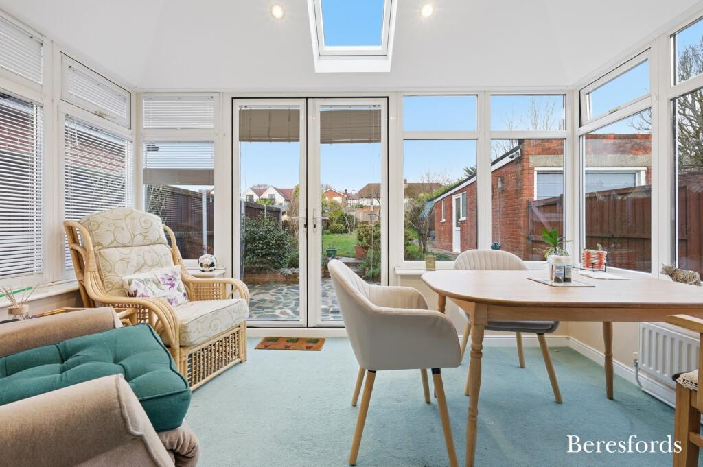 House in Brentwood, Hutton Mount - View 4