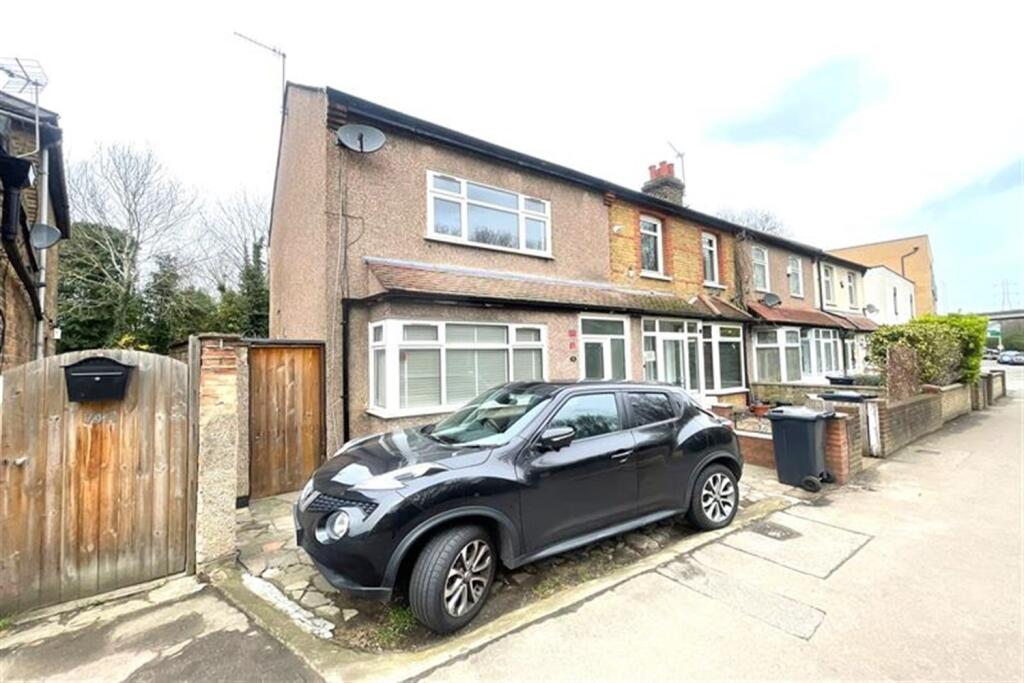 Main image of property: Chigwell Road, South Woodford, E18