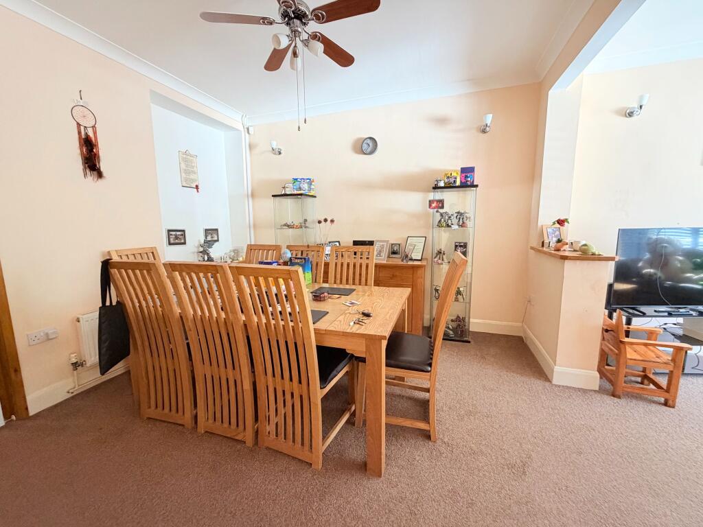 House in Pontypridd, Y Graig - More