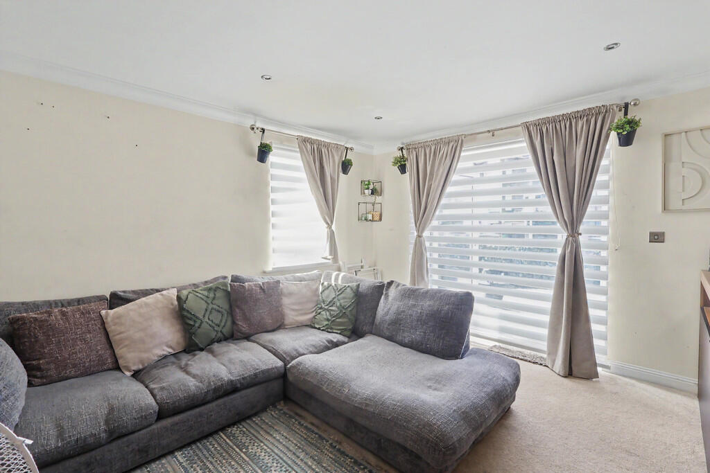 Apartment in Poole - More