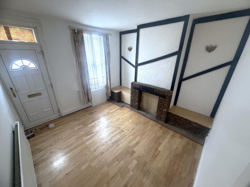 House in Luton - View 3