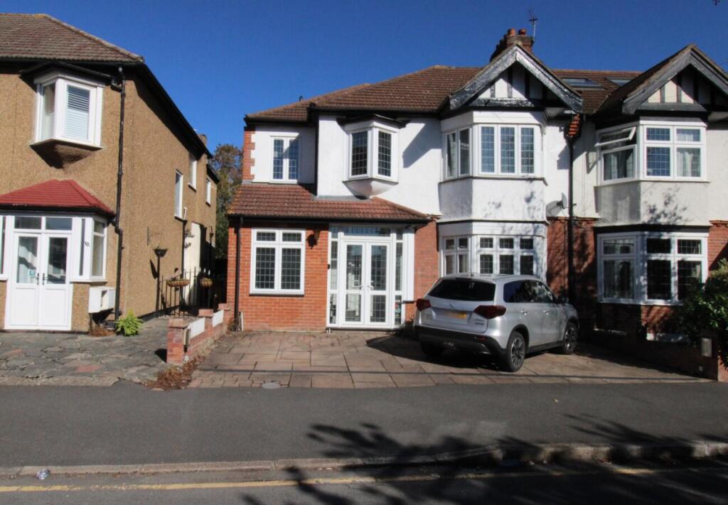 4-bed semi-detached on Highview Gardens, Upminster, Essex, £875,000