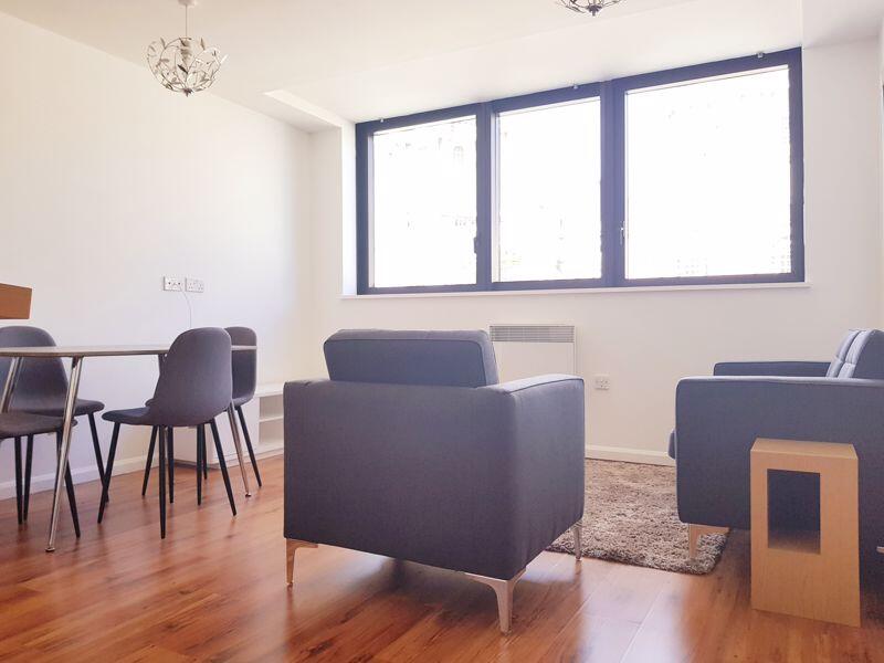 Apartment in Liverpool, Waterfront, Vauxhall - View 4