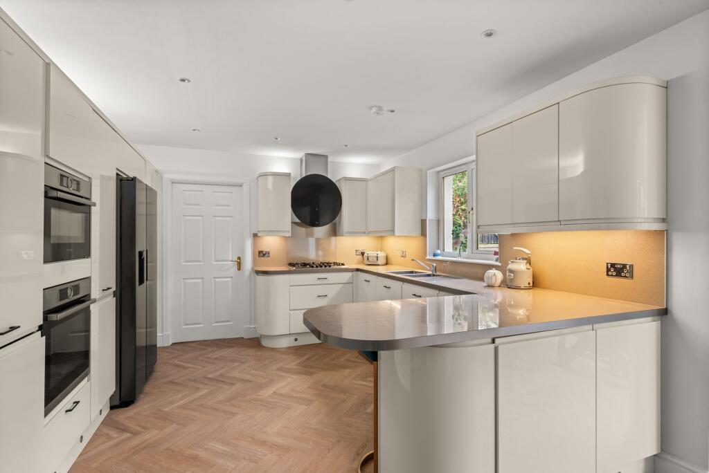 House in Dundee - More