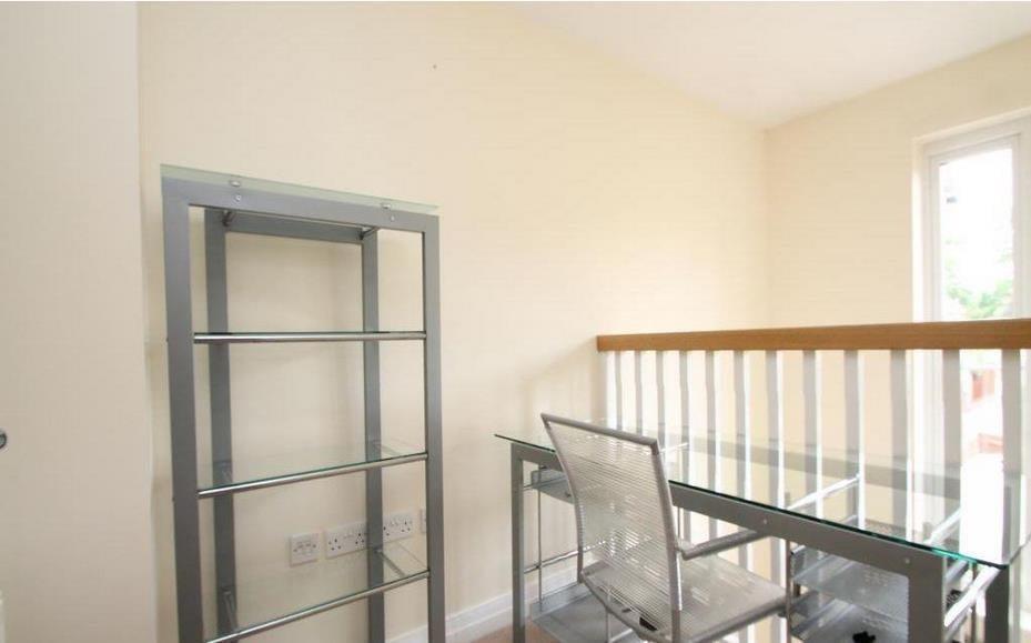 House in Wokingham - View 4