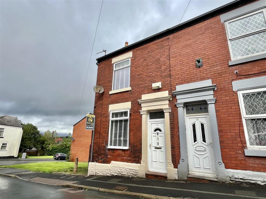 3-bed semi-detached on Buckley Street, Stalybridge, £190,000