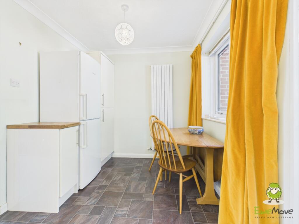 House in Basingstoke and Deane, Hatch Warren - More