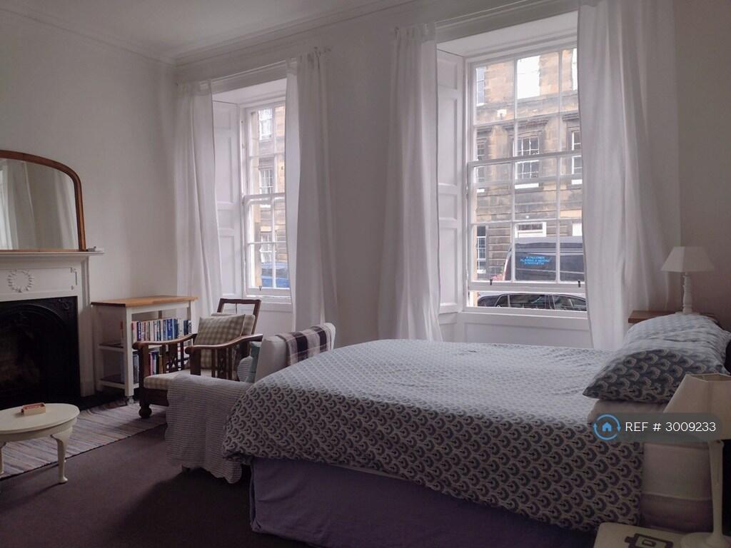 Apartment in Edinburgh - More