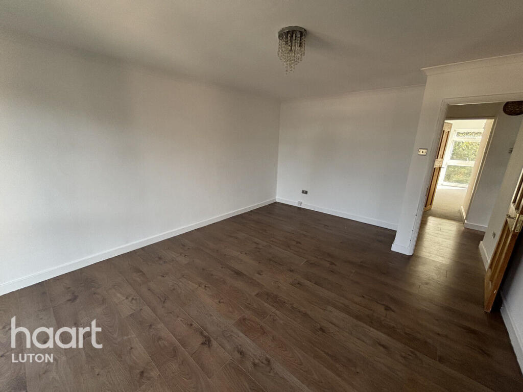 Apartment in Luton, Stopsley - View 2