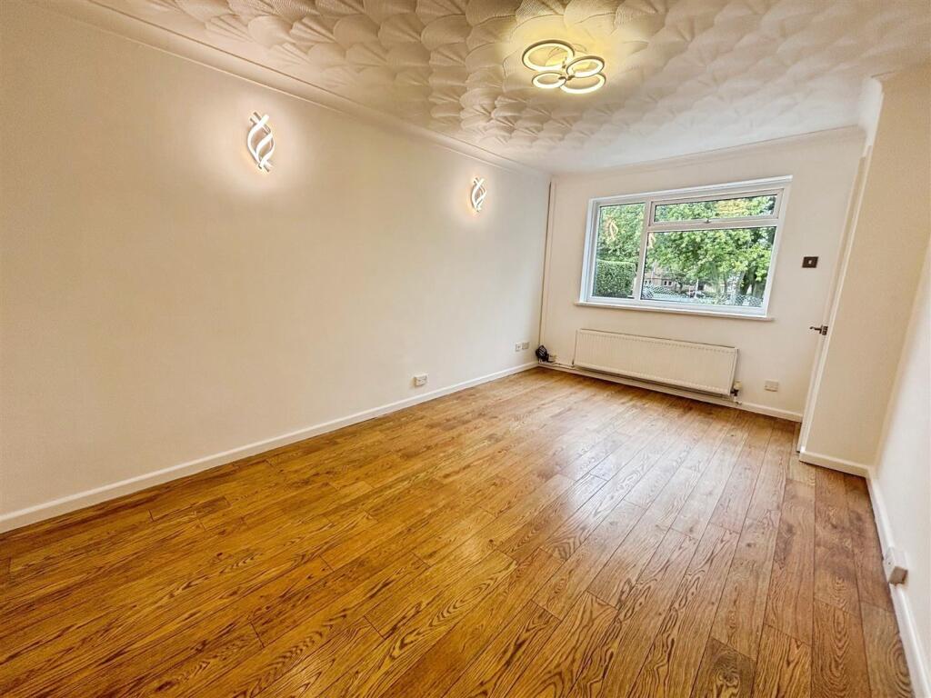 House in Bradford, Clayton - View 2