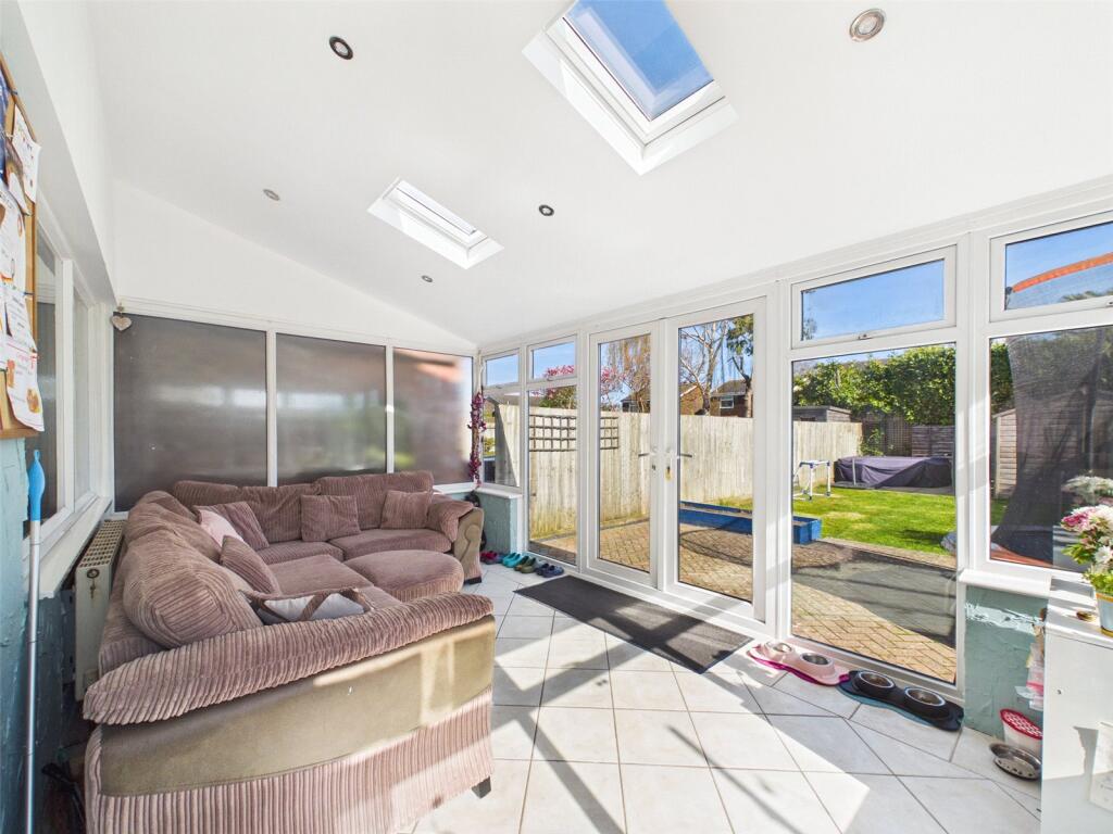 Bronte Avenue, Christchurch, Dorset, BH23 photo 4