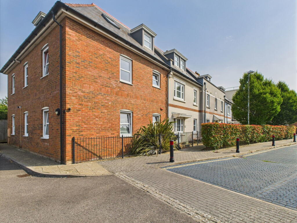 Main image of property: Orme Road, Worthing BN11 4FG