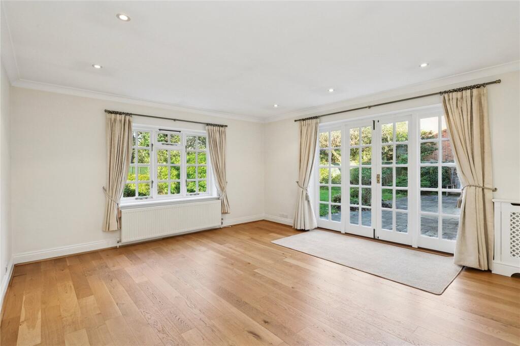 Pine Walk, Cobham, Surrey, KT11 photo 4