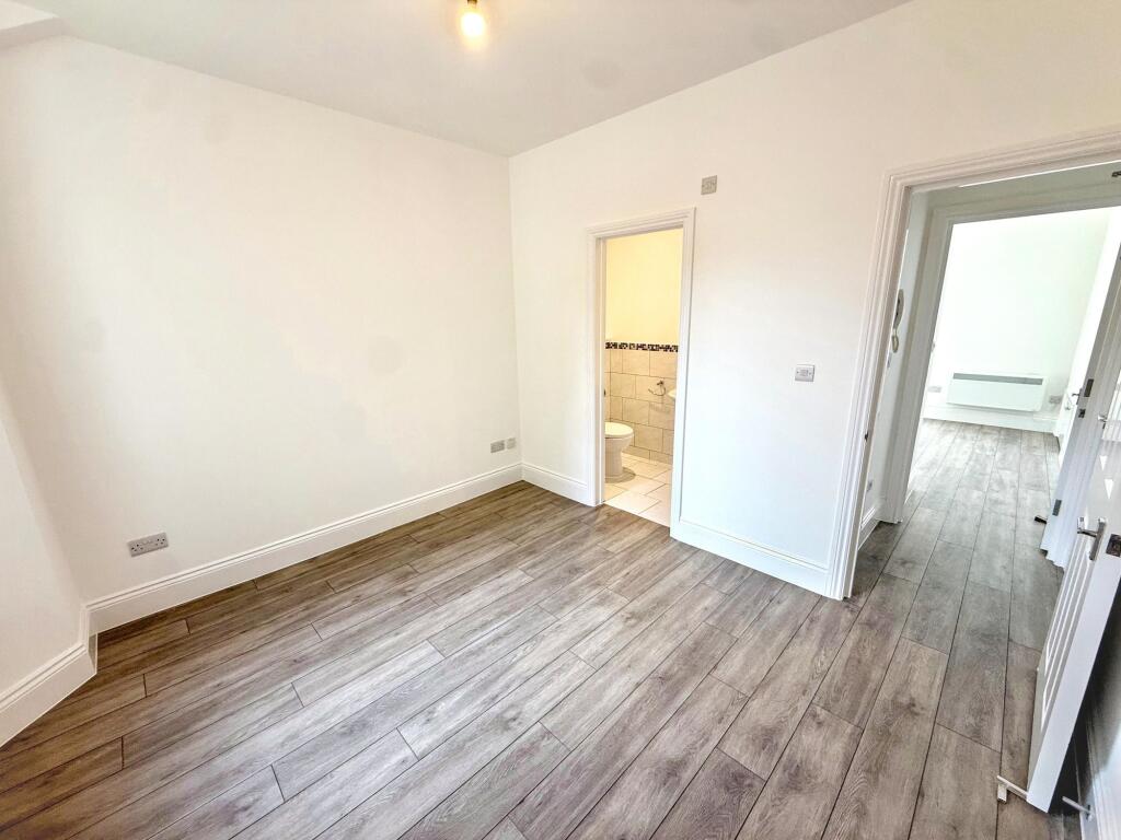 Apartment in Torquay - More