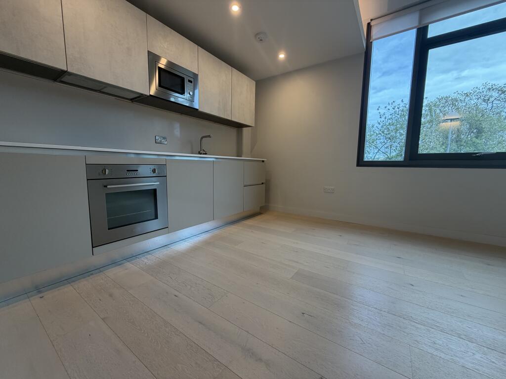Apartment in Bracknell - More