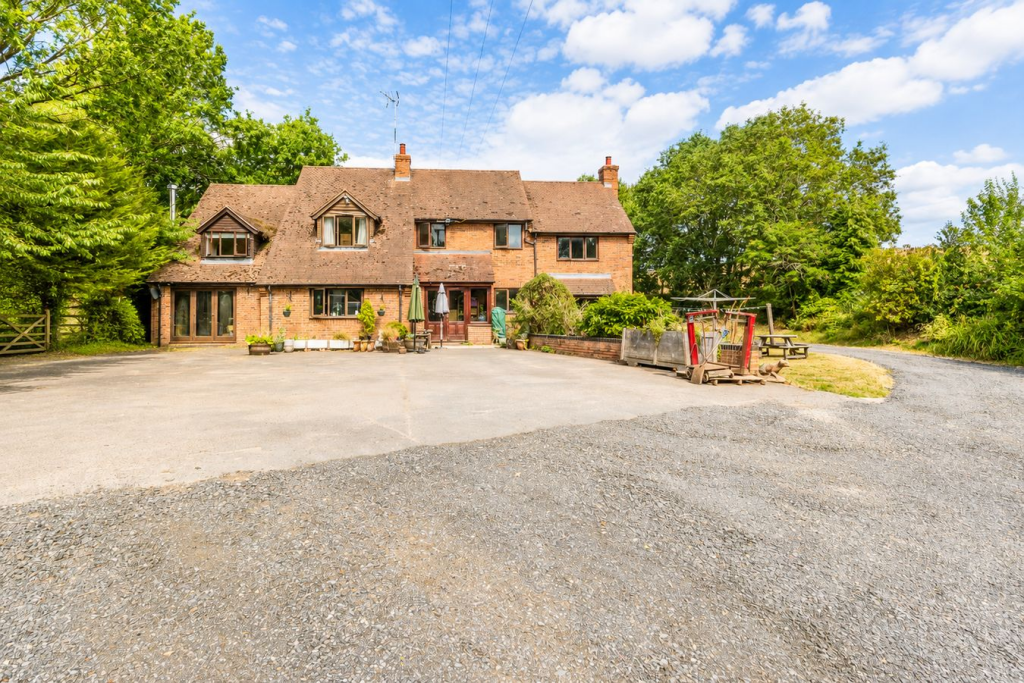 Main image of property: Dusthouse Lane, Finstall, Bromsgrove, B60